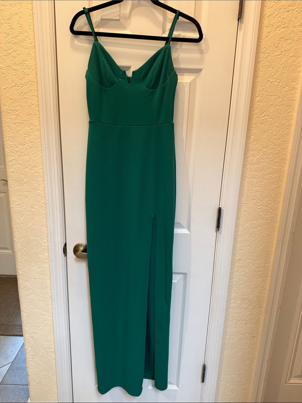 Elegant Green Spaghetti-Strap Evening Dress